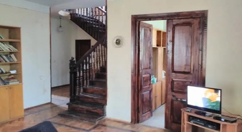 Телави: Guest House Shuamta
