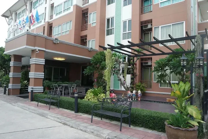Сирача: Tarawadee Sriracha Apartment