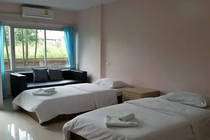 Сирача: Tarawadee Sriracha Apartment