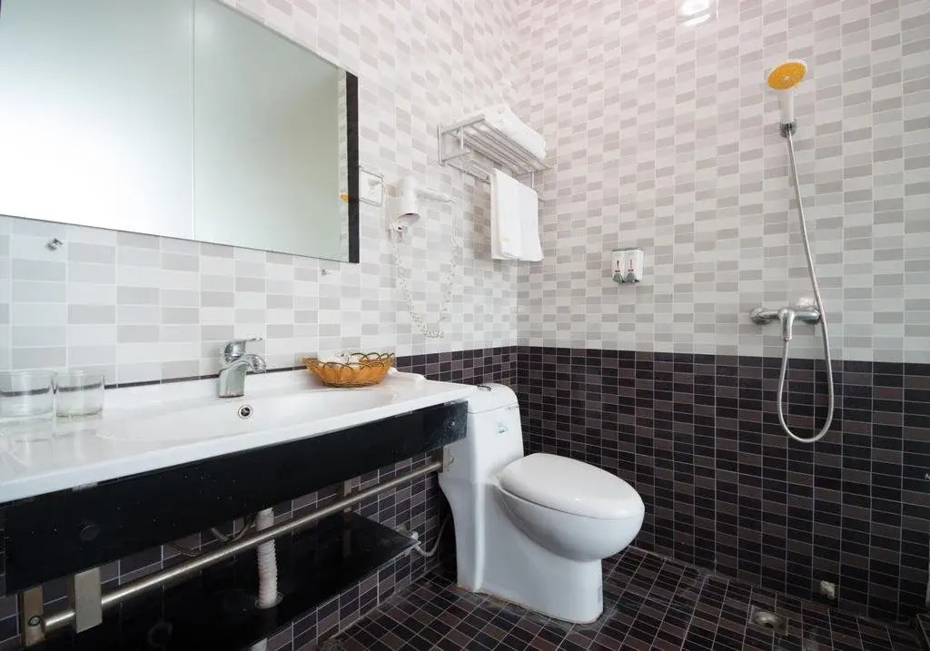 Наньнин: Nest Business Hotel