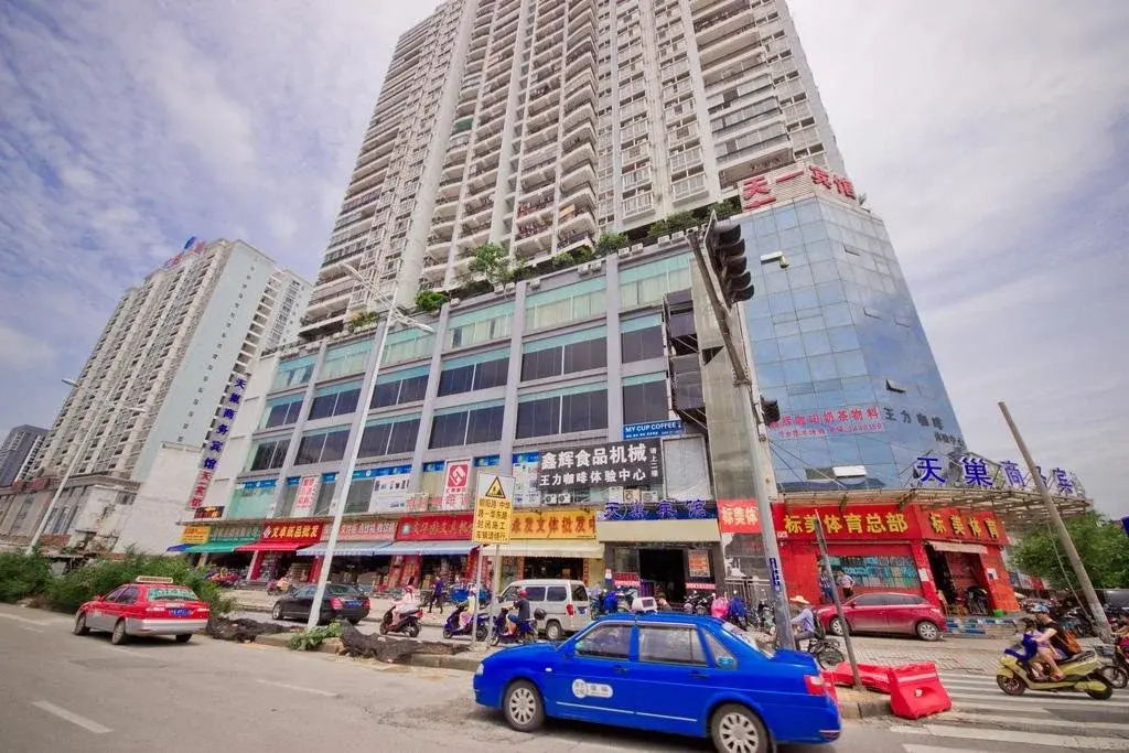 Наньнин: Nest Business Hotel
