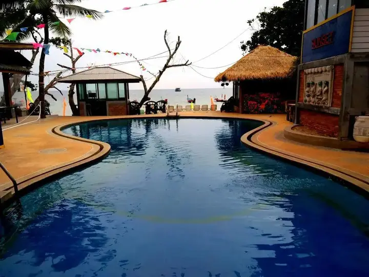 Sunset Buri Hotel — фото 1