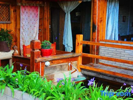 Шангри-Ла: Rainy Sunshine Hostel