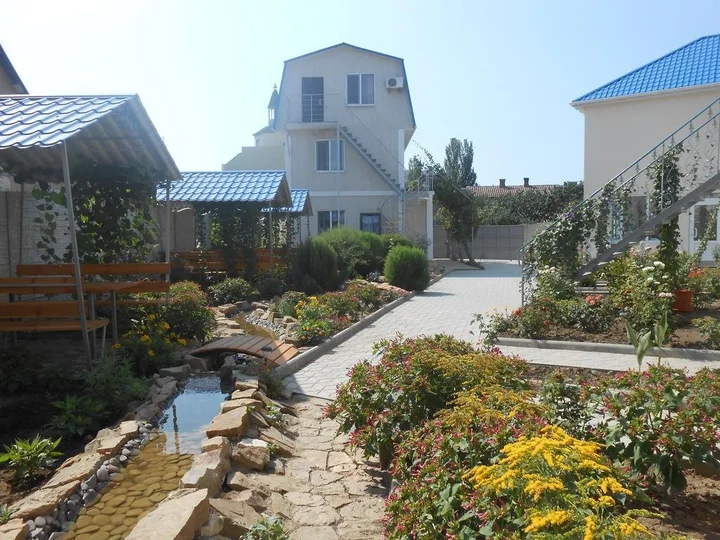 Судак: Guest House Viktoria