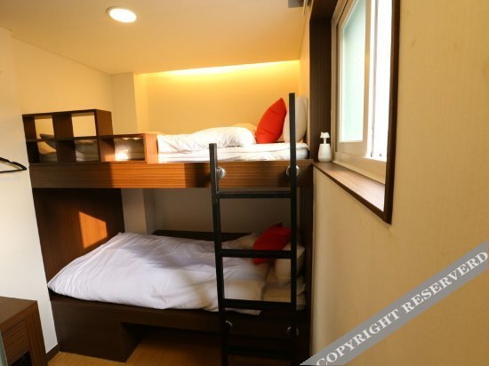 Дунъян: Hengdian Film and Television City Zhenyu Hotel