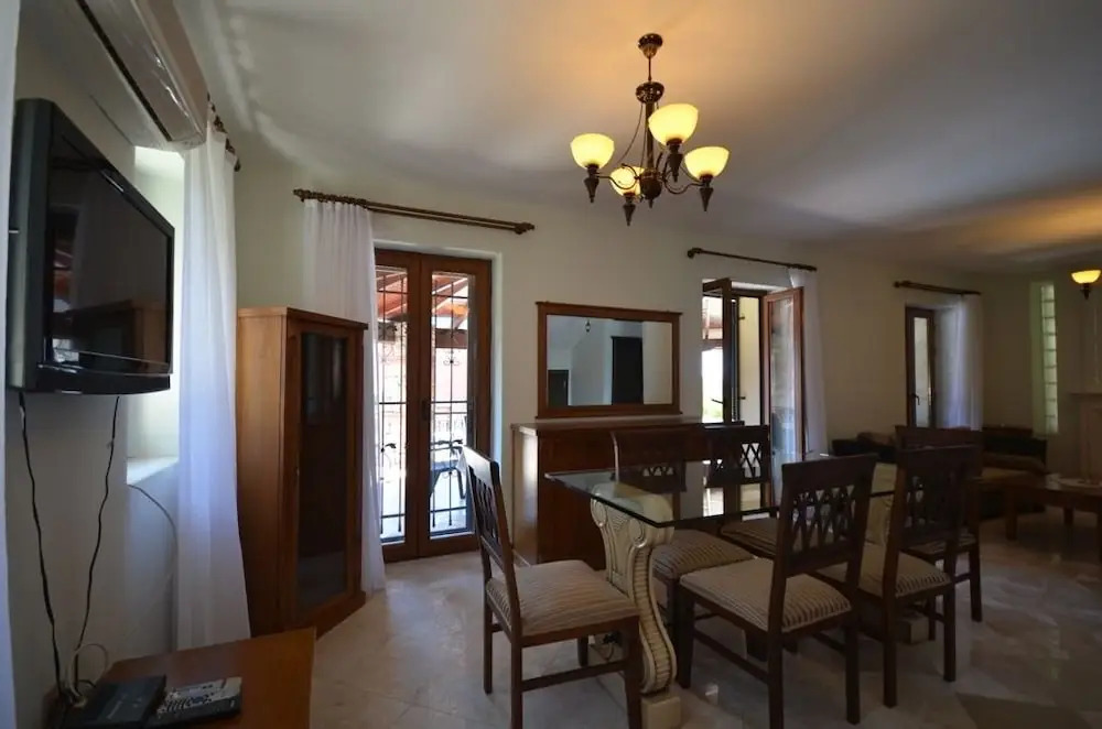 Исламлар: Villa Royal