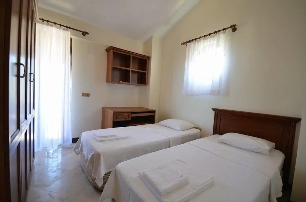 Исламлар: Villa Royal
