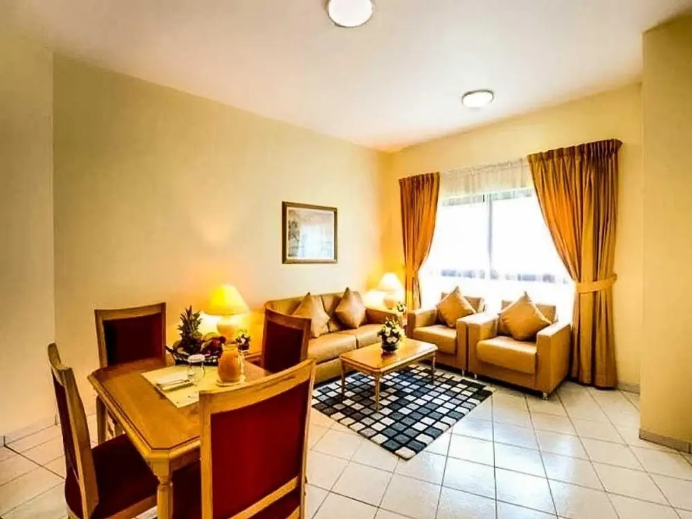 Дубай: Upscale With Pool, Sauna And Health Club 2 Bedroom Apts