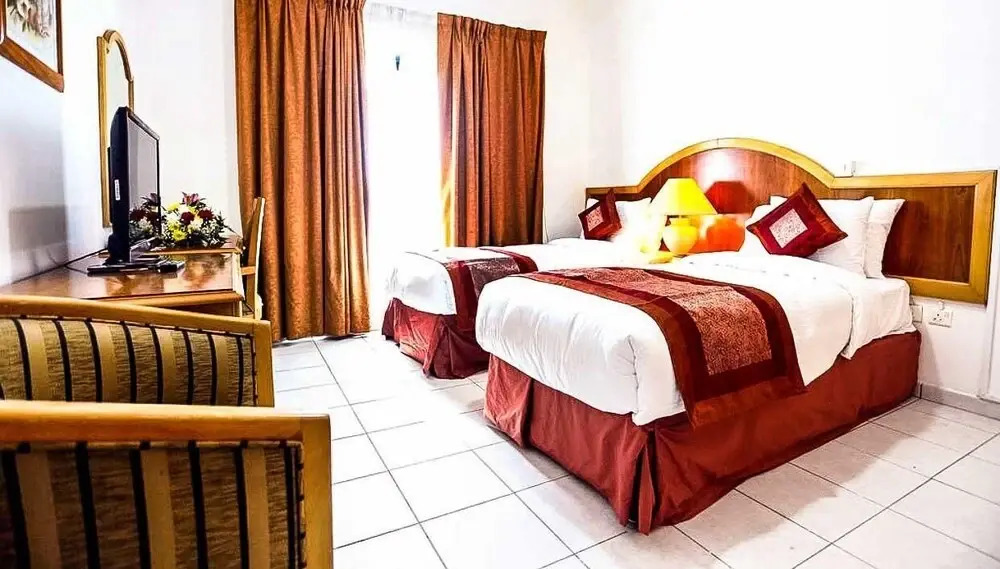 Дубай: Upscale With Pool, Sauna And Health Club 2 Bedroom Apts