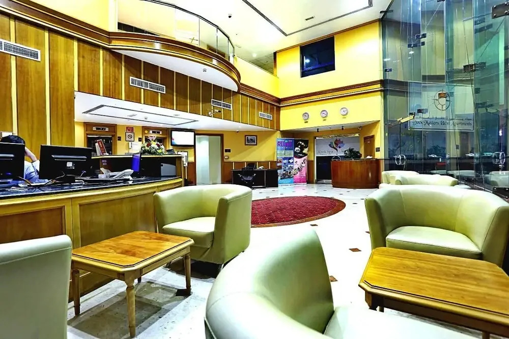Дубай: Upscale With Pool, Sauna And Health Club 2 Bedroom Apts