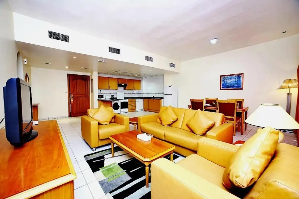 Дубай: Upscale With Pool, Sauna And Health Club 2 Bedroom Apts