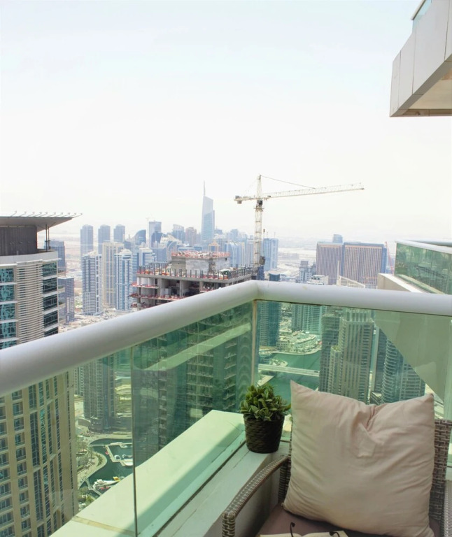 Дубай: A C Pearl Holiday Homes - Marina Stunning View on 55th Floor
