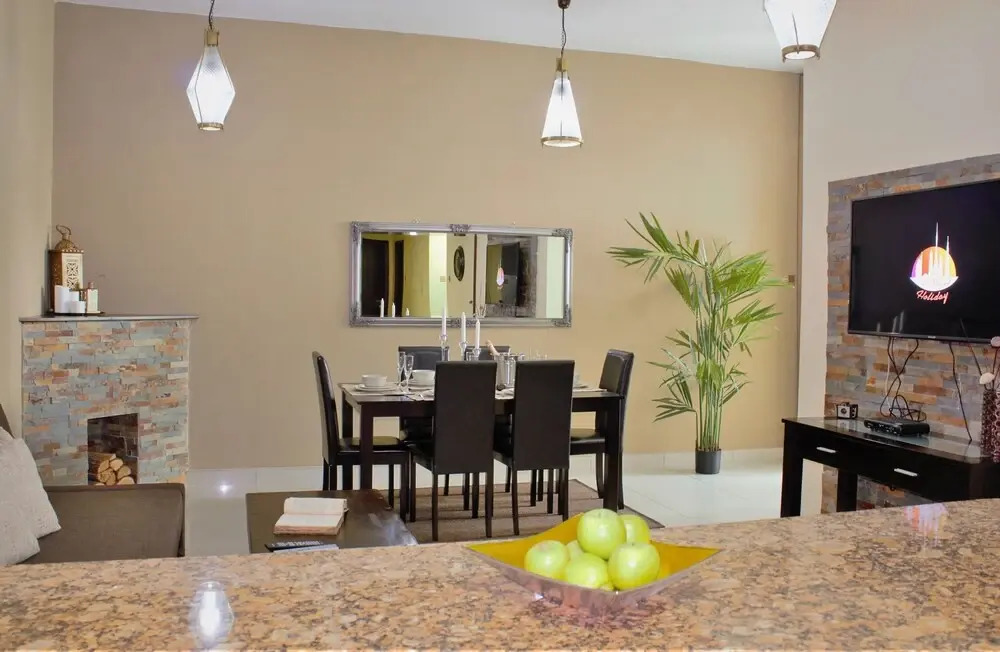 Дубай: A C Pearl Holiday Homes - Marina Stunning View on 55th Floor