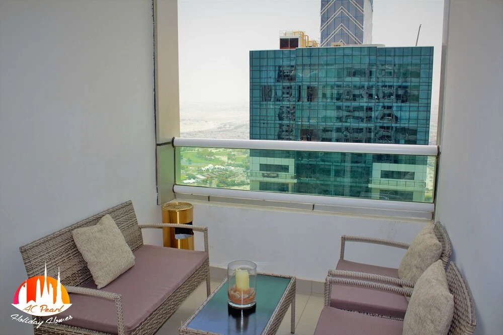 Дубай: A C Pearl Holiday Homes - Marina Stunning View on 55th Floor