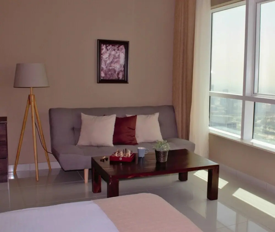Дубай: A C Pearl Holiday Homes - Marina Stunning View on 55th Floor
