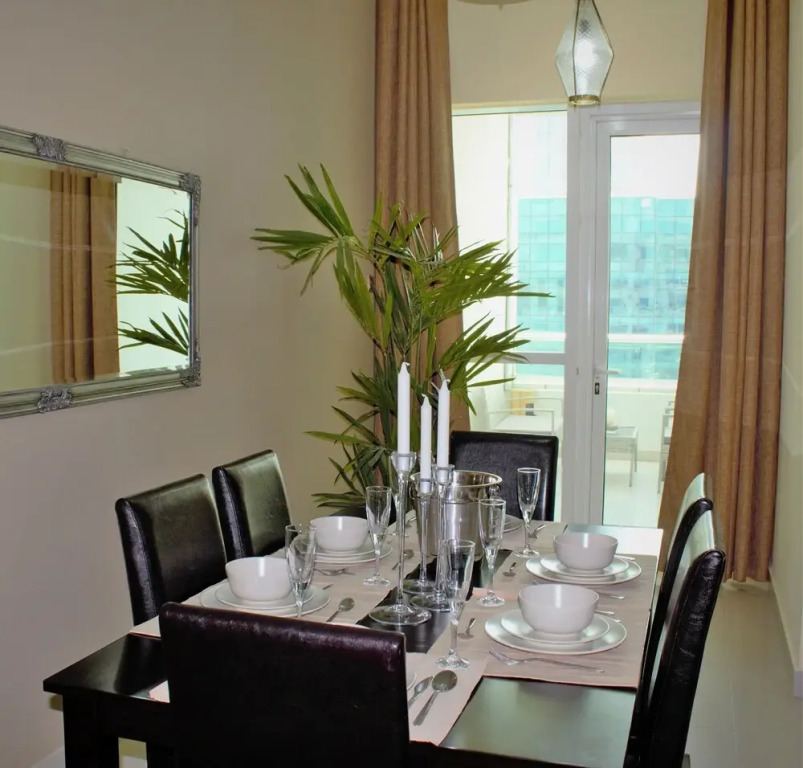 Дубай: A C Pearl Holiday Homes - Marina Stunning View on 55th Floor