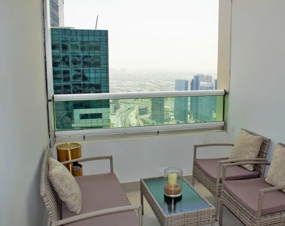 Дубай: A C Pearl Holiday Homes - Marina Stunning View on 55th Floor