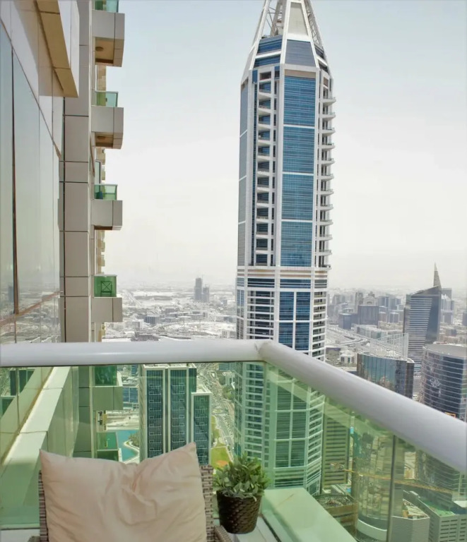 Дубай: A C Pearl Holiday Homes - Marina Stunning View on 55th Floor