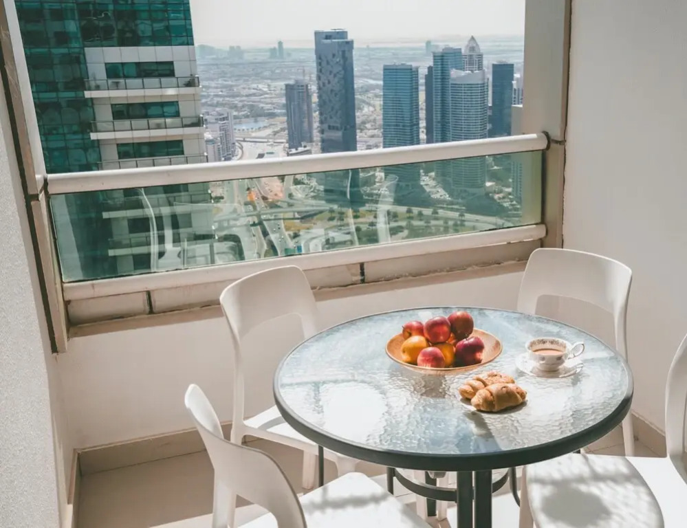 Дубай: A C Pearl Holiday Homes - Marina Stunning View on 55th Floor