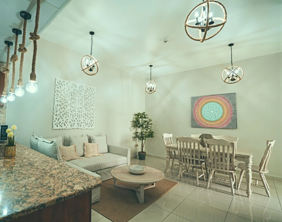 Дубай: A C Pearl Holiday Homes - Bohemian Style on 58th Floor