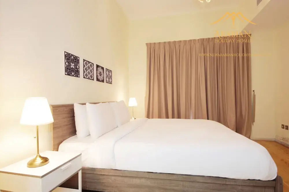 Дубай: New Arabian Holiday Homes Jvc Villa