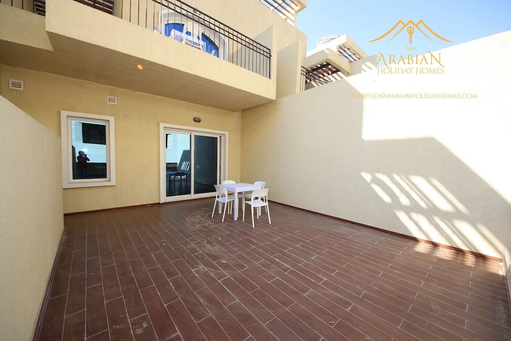 Дубай: New Arabian Holiday Homes Jvc Villa