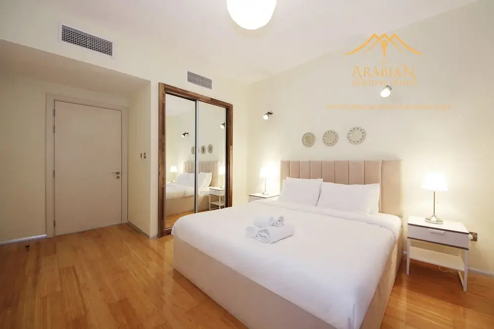Дубай: New Arabian Holiday Homes Jvc Villa