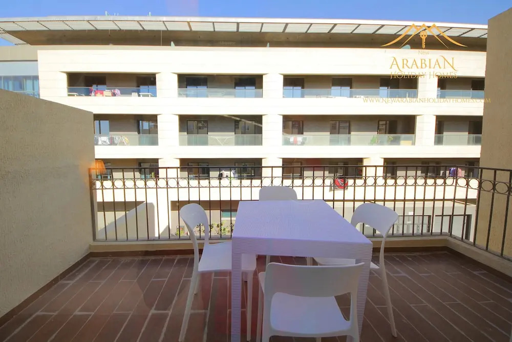 Дубай: New Arabian Holiday Homes Jvc Villa