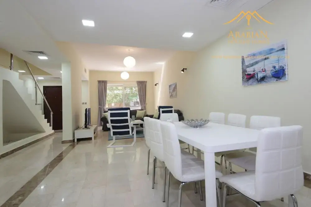 Дубай: New Arabian Holiday Homes Jvc Villa