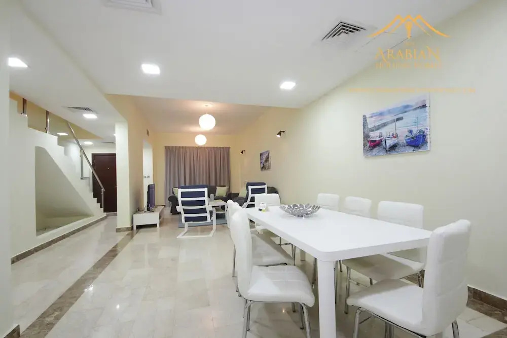 Дубай: New Arabian Holiday Homes Jvc Villa