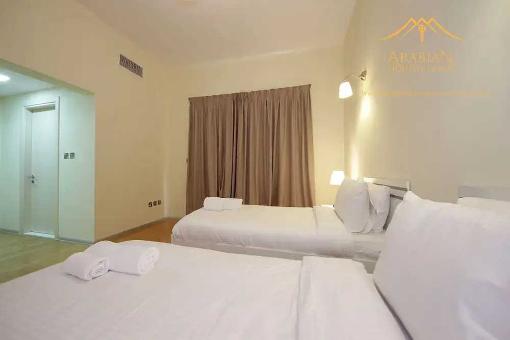 Дубай: New Arabian Holiday Homes Jvc Villa