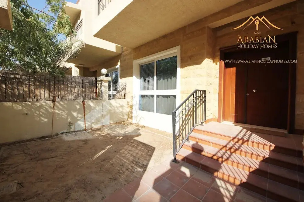 Дубай: New Arabian Holiday Homes Jvc Villa