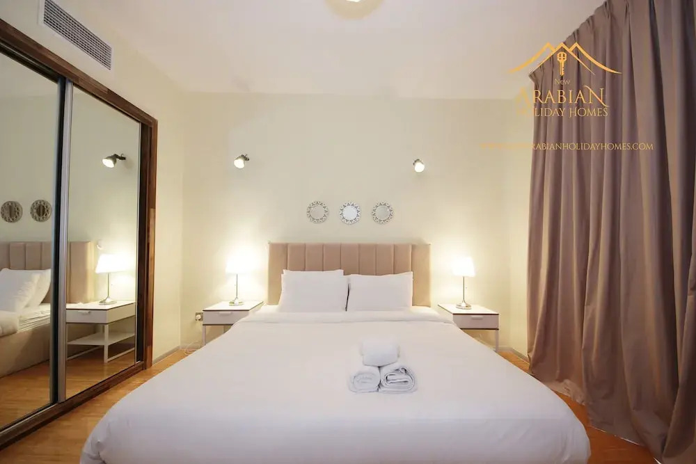 Дубай: New Arabian Holiday Homes Jvc Villa