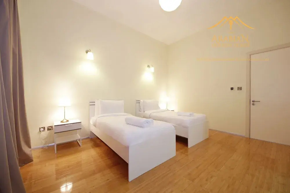 Дубай: New Arabian Holiday Homes Jvc Villa