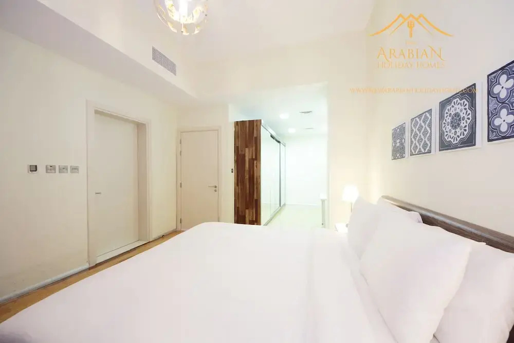 Дубай: New Arabian Holiday Homes Jvc Villa