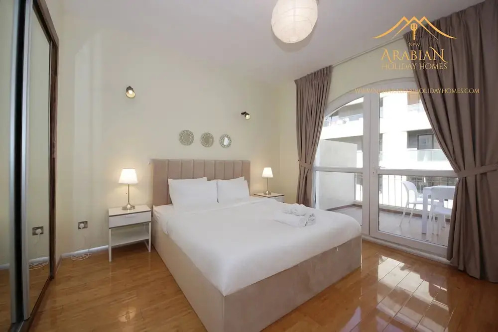 Дубай: New Arabian Holiday Homes Jvc Villa