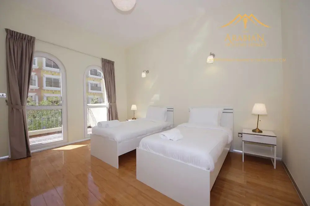 Дубай: New Arabian Holiday Homes Jvc Villa