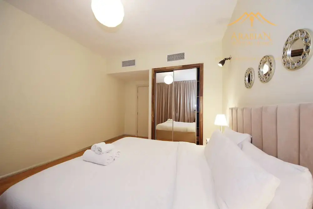 Дубай: New Arabian Holiday Homes Jvc Villa