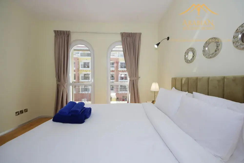 Дубай: New Arabian Holiday Homes Jvc Villa