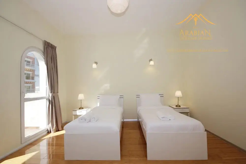 Дубай: New Arabian Holiday Homes Jvc Villa