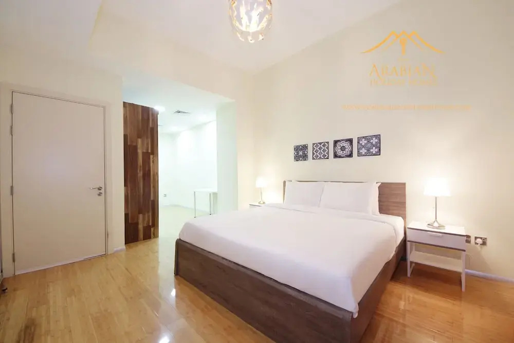 Дубай: New Arabian Holiday Homes Jvc Villa