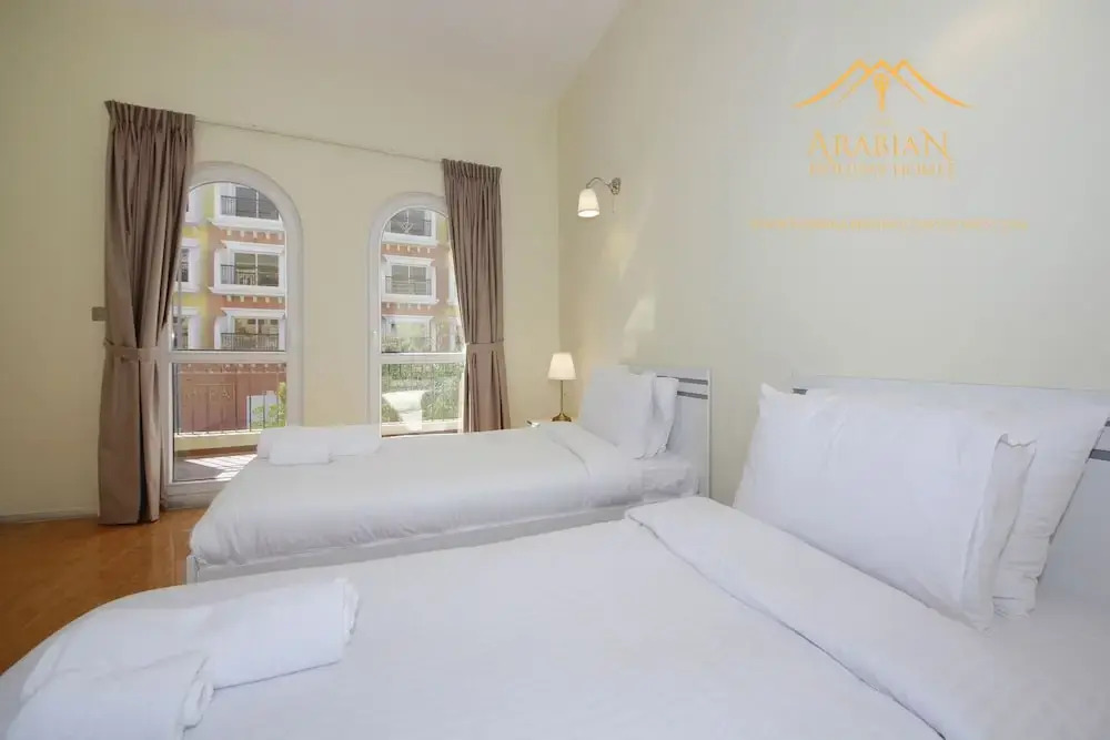 Дубай: New Arabian Holiday Homes Jvc Villa