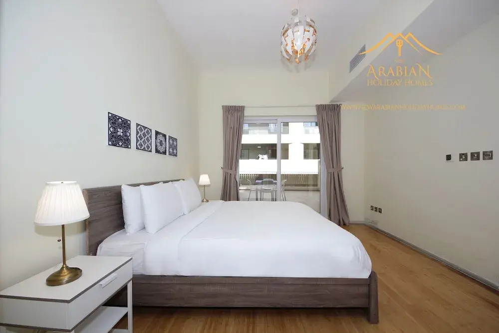 Дубай: New Arabian Holiday Homes Jvc Villa