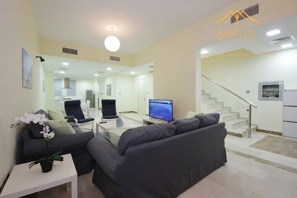 Дубай: New Arabian Holiday Homes Jvc Villa