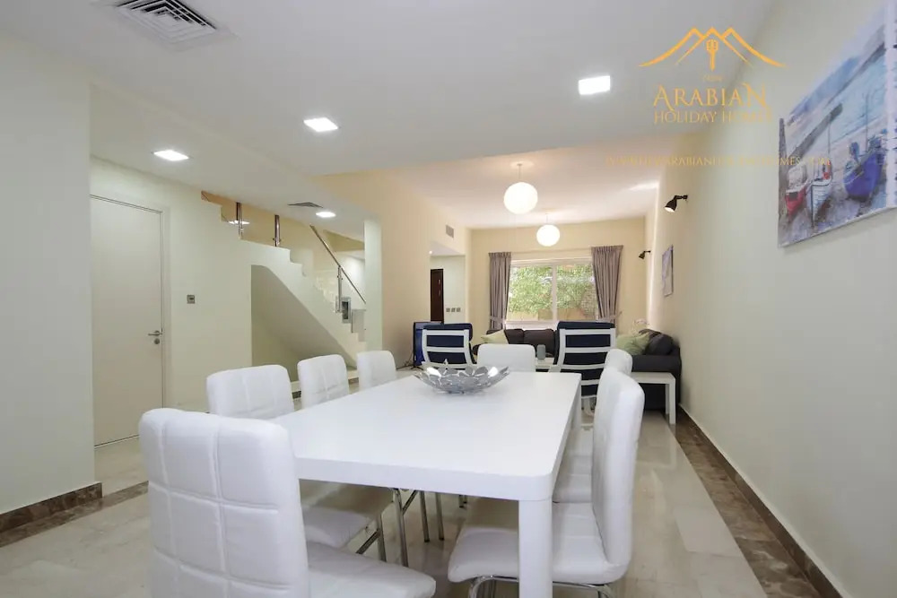 Дубай: New Arabian Holiday Homes Jvc Villa