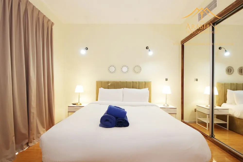 Дубай: New Arabian Holiday Homes Jvc Villa
