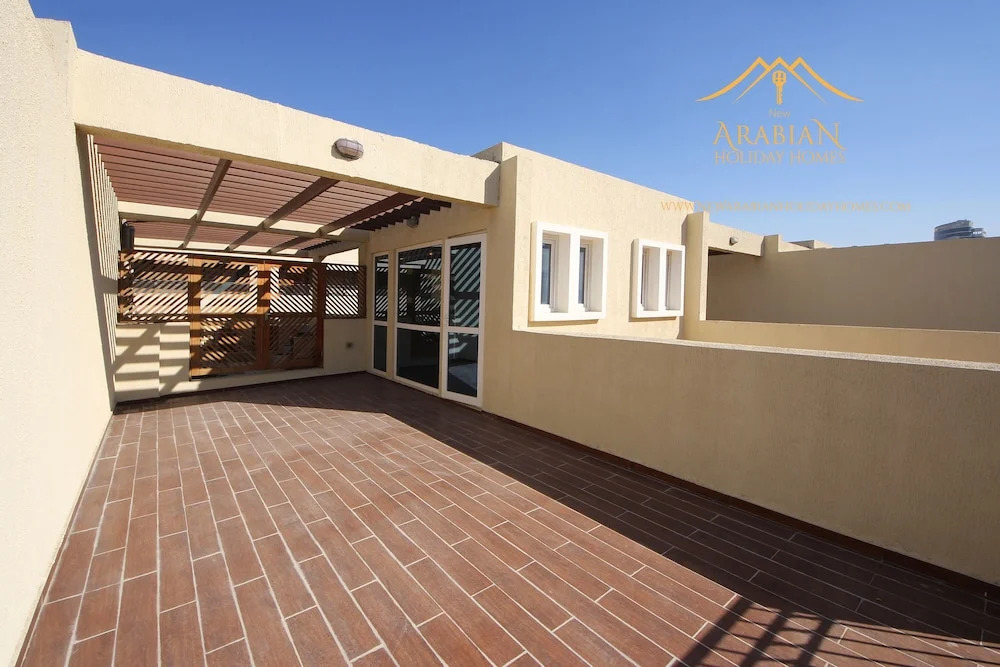 Дубай: New Arabian Holiday Homes Jvc Villa