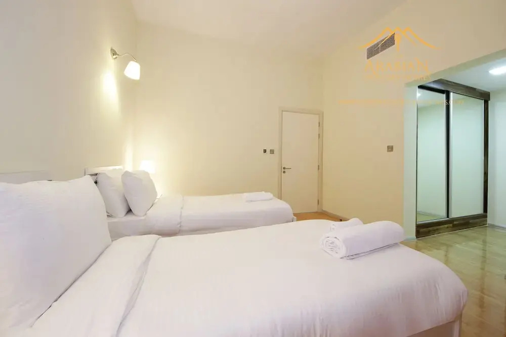 Дубай: New Arabian Holiday Homes Jvc Villa