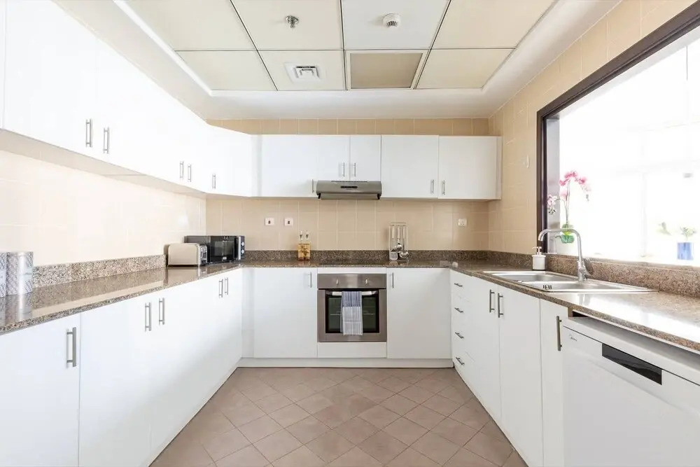 Grand 3BR in Dubai Marinas Majestic Skyscraper! — фото 4