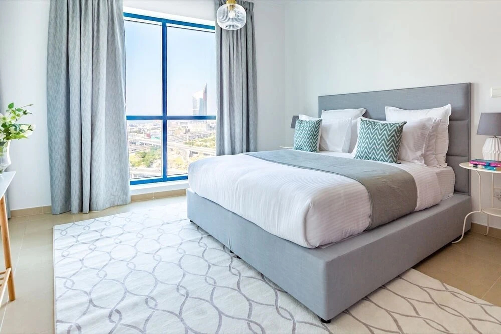 Bright and Sassy 1BR in JLT - Near the Metro! — фото 5